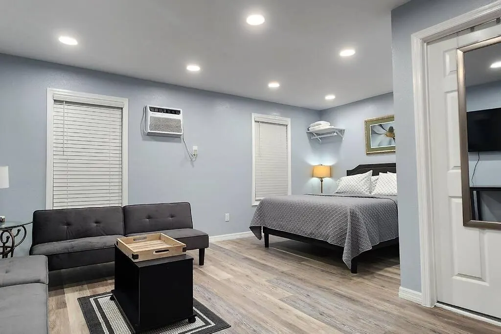 Studio Grande Lakeland 0*,  United States